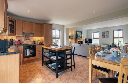 Kenmare Condo | 2 bedroom home in Kenmare with sea views to sleep 4