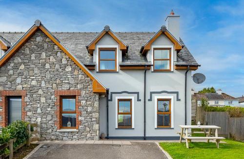 Kenmare House | 2 bedroom home in Kenmare with sea views to sleep 4