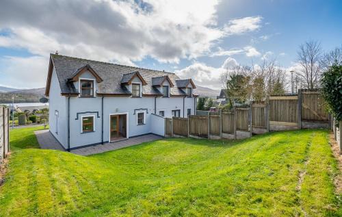 Kenmare House | 2 bedroom home in Kenmare with sea views to sleep 4