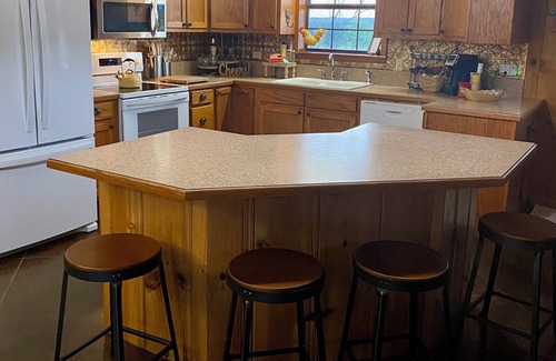 Iredell House | 2-bedroom home on acreage in peaceful, rural area.