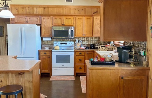 Iredell House | 2-bedroom home on acreage in peaceful, rural area.