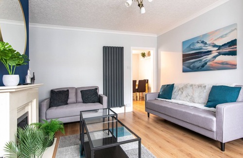 Bramcote House | 2 Bedroom House in Chilwell: Perfect for Families and Business