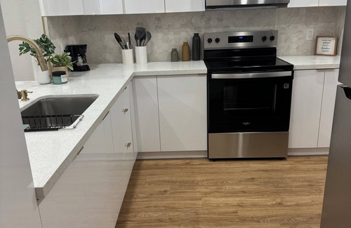 Miami Gardens House | 2-bedroom House 10 minute Walk from Hardrock Stadium/10 Minute Drive from Casino