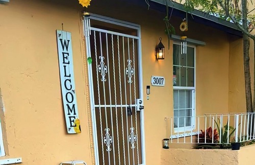 Miami Gardens House | 2-bedroom House 10 minute Walk from Hardrock Stadium/10 Minute Drive from Casino