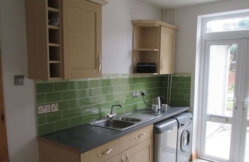 Bristol House | 2 Bedroom House close to centre and shopping