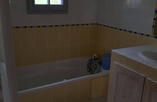 Fondettes House | 2 bedroom house, enclosed garden, single storey with pool access