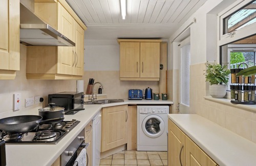 Aylesbury House | 2 bedroom house in Aylesbury, Free Privet Parking
