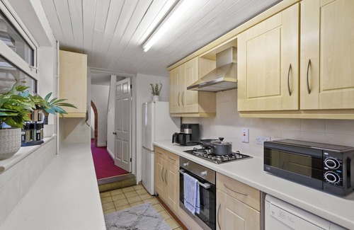 Aylesbury House | 2 bedroom house in Aylesbury, Free Privet Parking