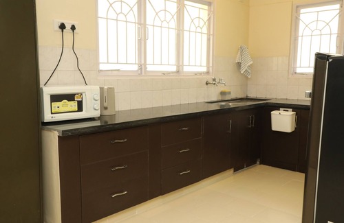 Bengaluru House | 2-bedroom house in brilliant Bengaluru with WiFi, AC & a fully furnished kitchen