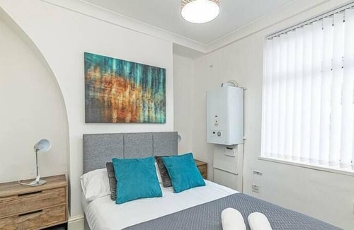 Liverpool House | 2 Bedroom House - Liverpool