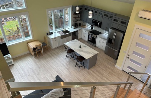 Green Lake House | 2-bedroom house near Green Lake Park Seattle with private yard, WiFi, AC