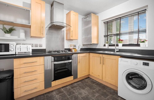 Oldbury House | 2 Bedroom House - Parking - Garden - Oldbury
