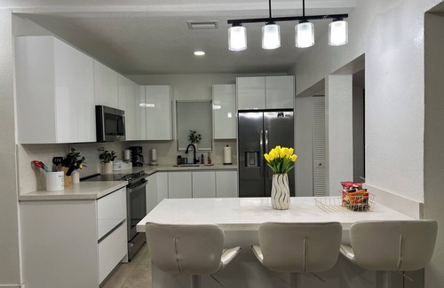 Edgewood House | 2 BEDROOM HOUSE 2 bathroom . Fort Lauderdale house next to airport cruise port.