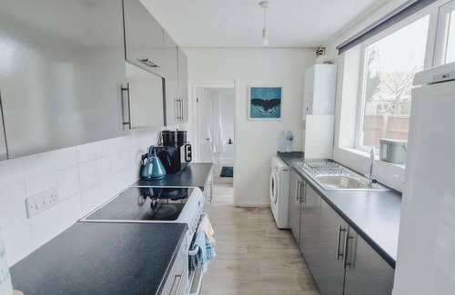 Bristol House | 2 Bedroom House - Your Home Away from Home in Bristol!