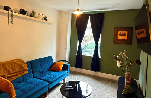 Bristol House | 2 Bedroom House - Your Home Away from Home in Bristol!