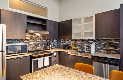 Downtown Cincinnati Apartment | 2-Bedroom in CBD Near Fountain Sq & Carew Tower