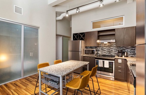 Downtown Cincinnati Apartment | 2-Bedroom in CBD Near Fountain Sq & Carew Tower