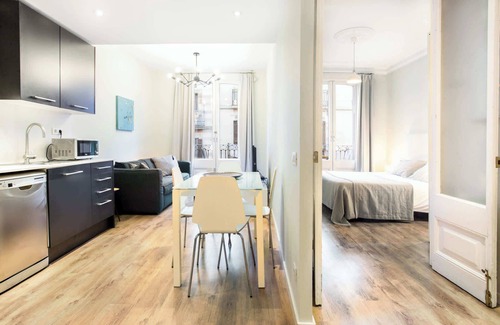 El Raval Apartment | 2 bedroom in Las Ramblas, next to the beach!