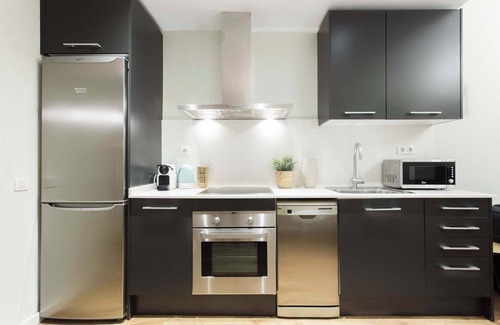 El Raval Apartment | 2 bedroom in Las Ramblas, next to the beach!