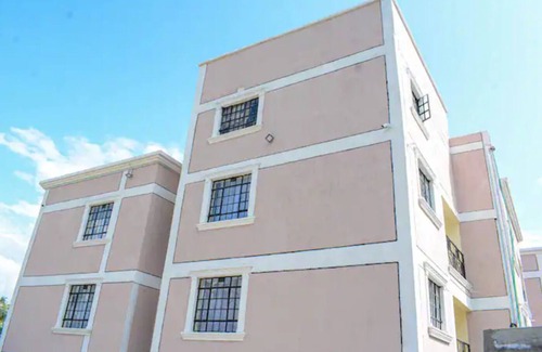 Hospital Apartment | 2 Bedroom in Nakuru Amazing Views 10 minutes to Lake Nakuru National Park