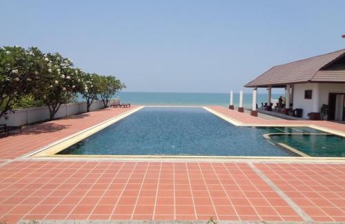 Khanom Apartment | 2-Bedroom Khanom Beach Ocean Front Condo
