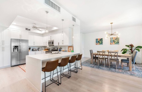 Seven Mile Beach Condo | 2 Bedroom Kings Court Britannia Villa on Seven Mile Beach Corridor