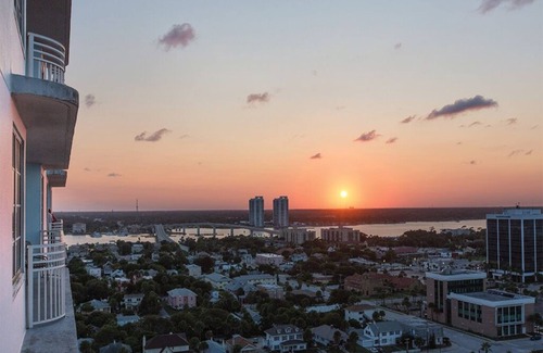 Daytona Beach Condo | 2 Bedroom Lockoff Suite on Daytona Beach! 2 Living Areas, 2 Kitchens!