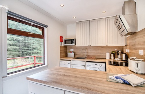 Crianlarich Ski Chalet | 2 bedroom lodge with free WiFi and mountain view