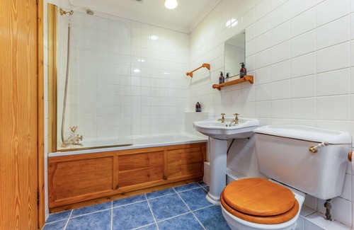 Portsonachan Cabin | 2 Bedroom Lodge With Hot Tub & Sauna , Full kitchen, Lounge, 2 Bathrooms