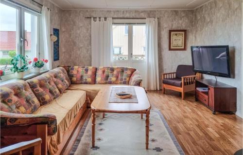 Kungshamn Apartment | 2 Bedroom Lovely Apartment In Kungshamn