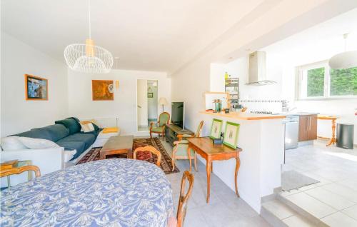 Poitiers Apartment | 2 Bedroom Lovely Apartment In Poitiers