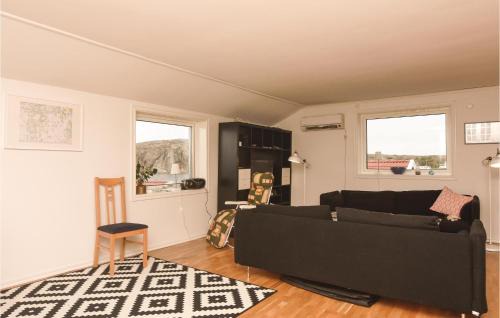 Kungshamn Apartment | 2 Bedroom Lovely Apartment In Väjern
