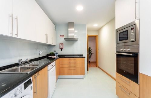 Olhao Apartment | 2-Bedroom Luxury Apartment with Rooftop Pool, Village Marina, Olhão