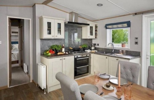 Newton Apartment | 2 Bedroom Luxury caravan pet friendly Near Beach