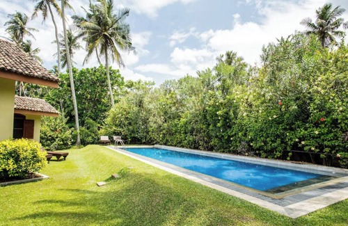 Kathaluwa Ski Chalet | 2 bedroom luxury villa with private pool - 1 minute walk to the beach