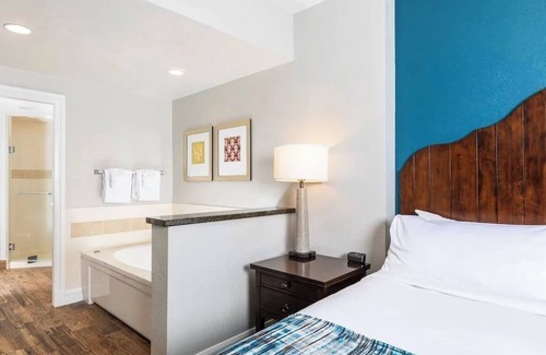 South Lake Tahoe Hotel | 2 Bedroom - Marriott's Timber Lodge Tahoe in Heavenly - Ski In/Ski Out Sleeps 8!