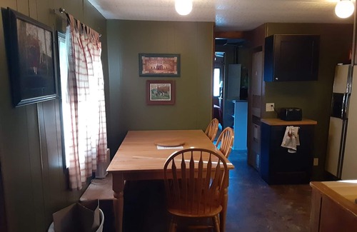 Henrieville House | 2-bedroom mobile home just 15 minutes to Bryce Canyon National Park
