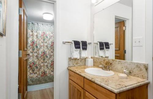 Vail Apartment | 2 Bedroom Mountain Condo In Vail Village At Gondola One