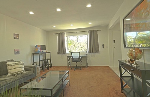 North Pine Apartment | 2 Bedroom Near Shopping, Nightlife, Walk to the Ocean, Sightsee or Relax