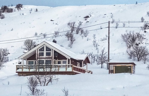 Vestvagøy House | 2 bedroom nice home in Valberg