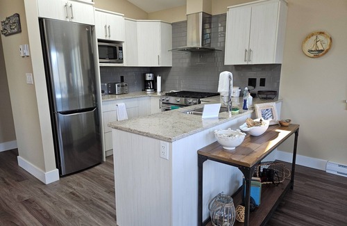 Port Renfrew Cottage | 2 Bedroom ocean view cottage with firetable