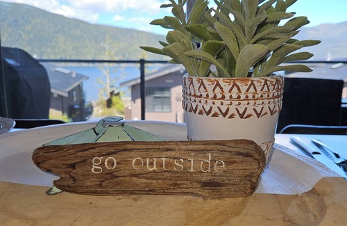 Port Renfrew Cottage | 2 Bedroom ocean view cottage with firetable