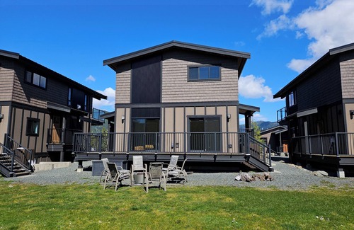 Port Renfrew Cottage | 2 Bedroom ocean view cottage with firetable