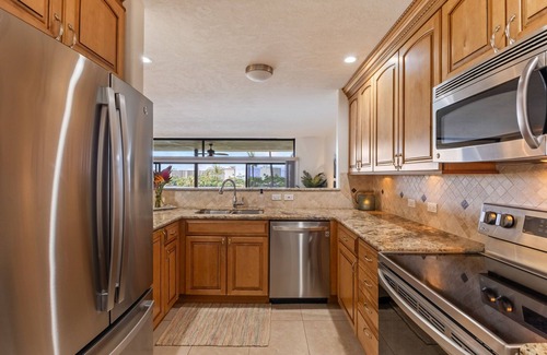 Kaanapali Condo | 2-bedroom ocean view condo steps from beach, golf, dining, hotels, & shops.