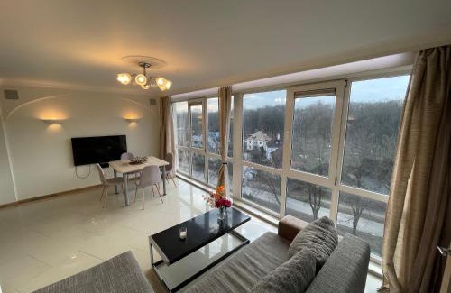 Brasa Apartment | 2 Bedroom Penthouse Park View 70m2 Free Parking