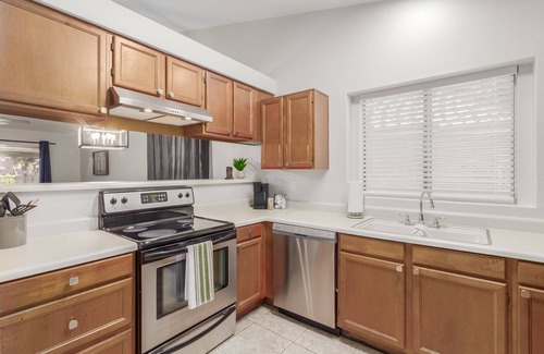 Phoenix Cottage | 2 Bedroom Peoria Cottage, Pets Available