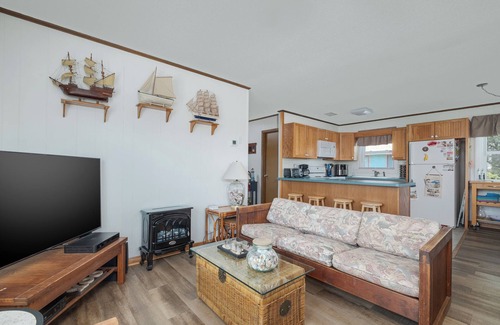 Avon House | 2 Bedroom pet friendly canalfront home in Avon