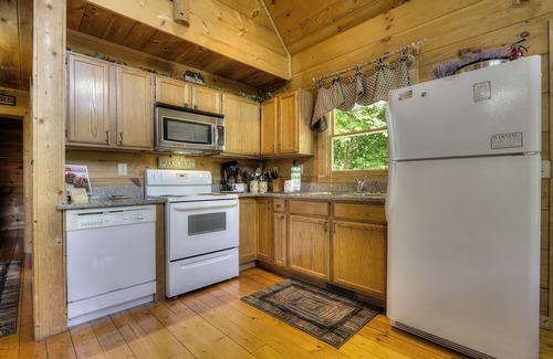 Gatlinburg - Pigeon Forge Cabin | 2 Bedroom Pigeon Forge Resort Cabin with Hot Tub, Air Hockey and Arcade