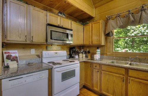 Gatlinburg - Pigeon Forge Cabin | 2 Bedroom Pigeon Forge Resort Cabin with Hot Tub, Air Hockey and Arcade