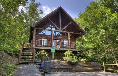 Gatlinburg - Pigeon Forge Cabin | 2 Bedroom Pigeon Forge Resort Cabin with Hot Tub, Air Hockey and Arcade